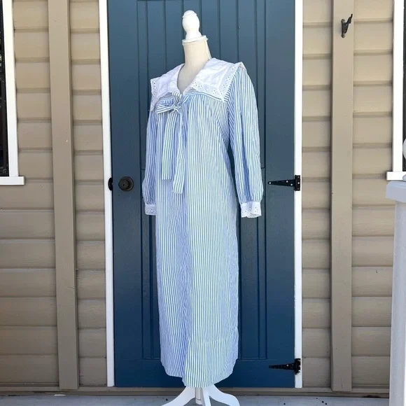 Vintage Saybury Blue Striped Nightgown Women's Size Large - Picture 2 of 8